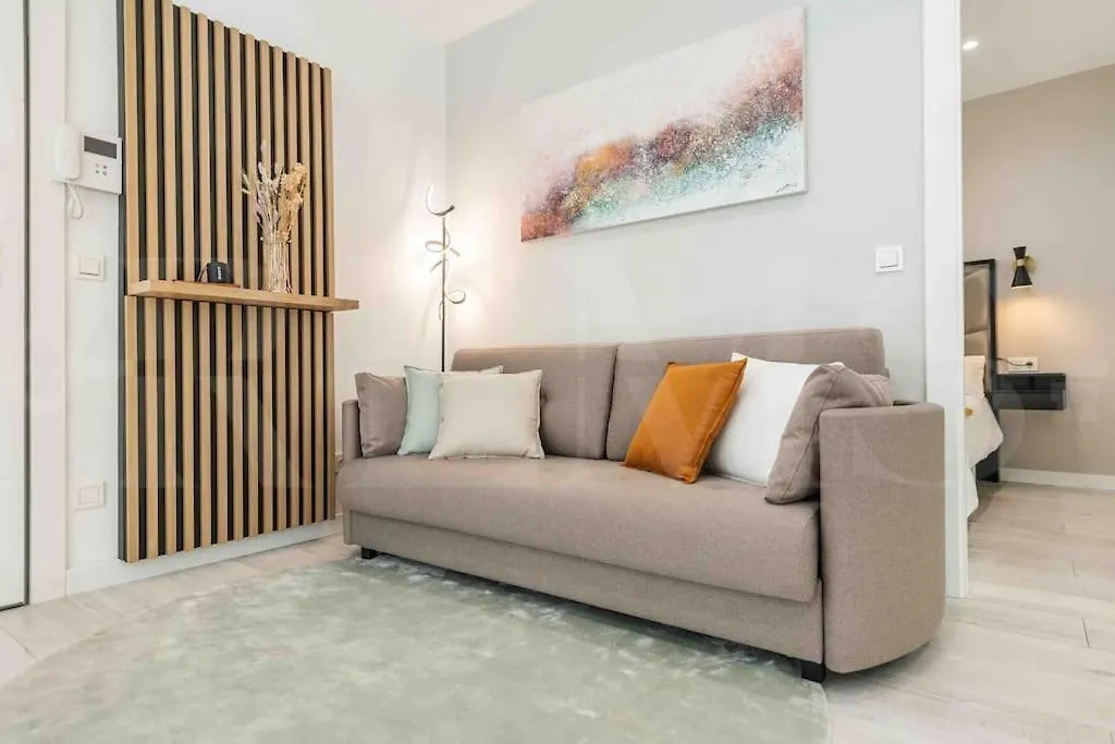 Tranquil & Bright Apartment With Parking By Rems Málaga