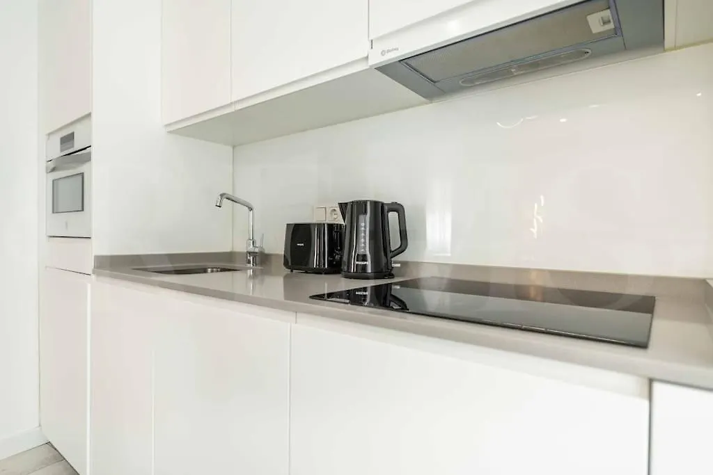 Tranquil & Bright Apartment With Parking By Rems Málaga