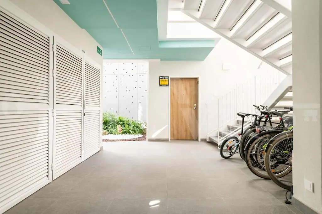 Tranquil & Bright Apartment With Parking By Rems Málaga