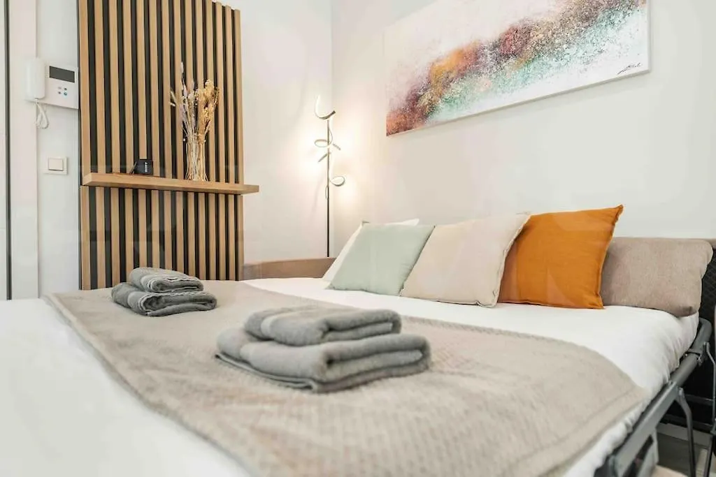 Tranquil & Bright Apartment With Parking By Rems Málaga