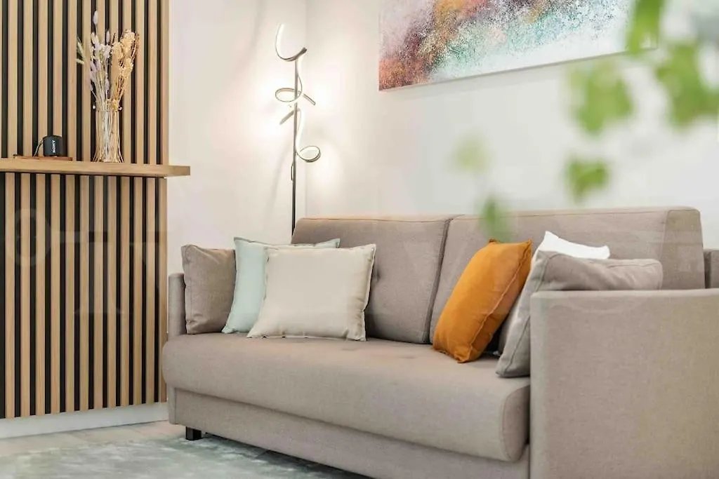 Tranquil & Bright Apartment With Parking By Rems Málaga